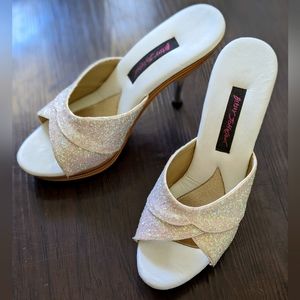 Betsey Johnson Polly Glittery White Shoes size 8